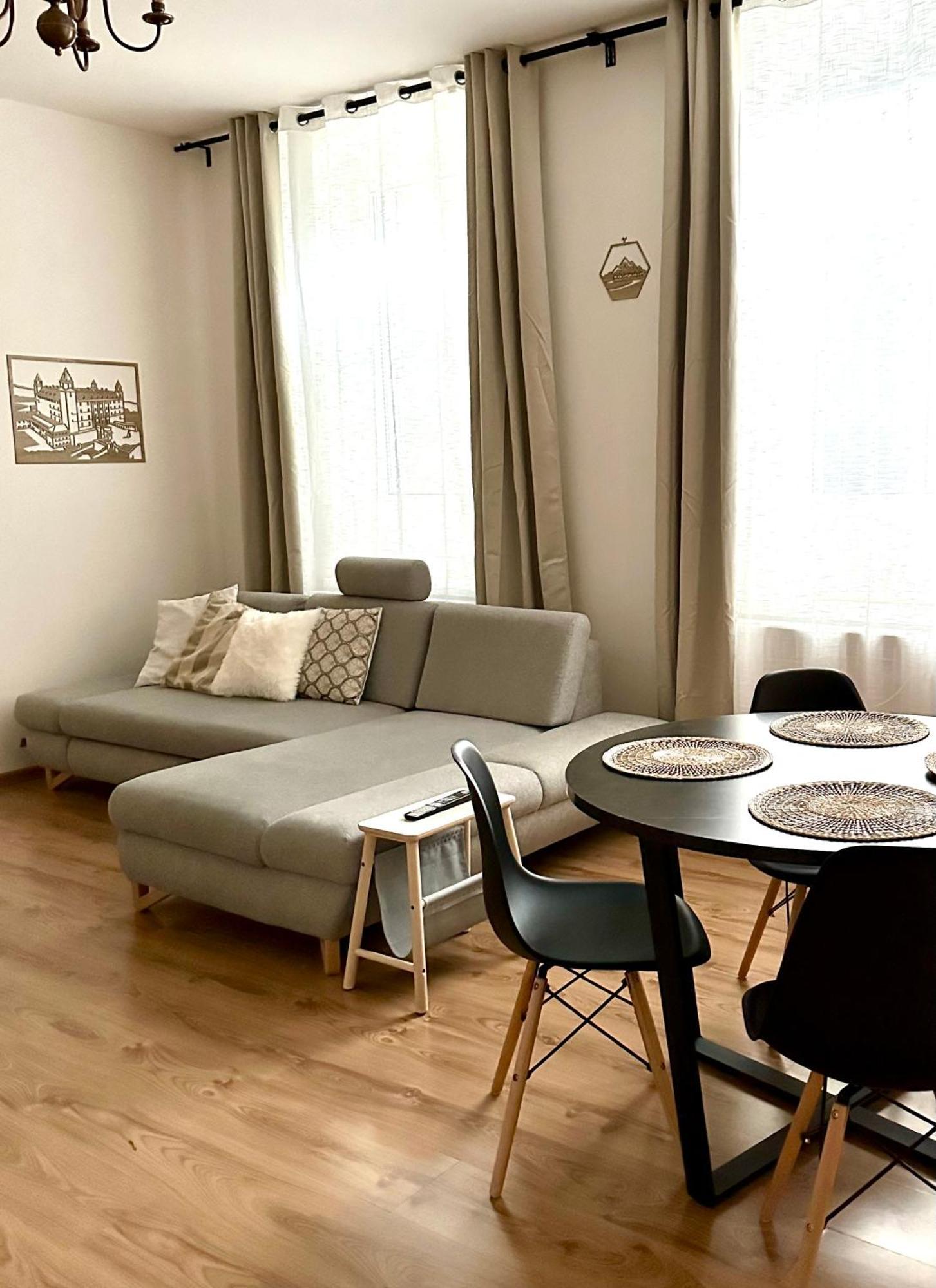 Hidden Apartment In The Old Town Under The Castle Bratislava Exterior foto